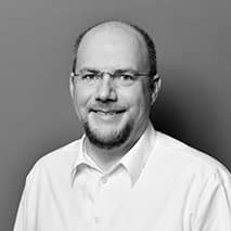 Profilbild von Privatkundenbetreuer Lars Kiesche in schwarz-weiß